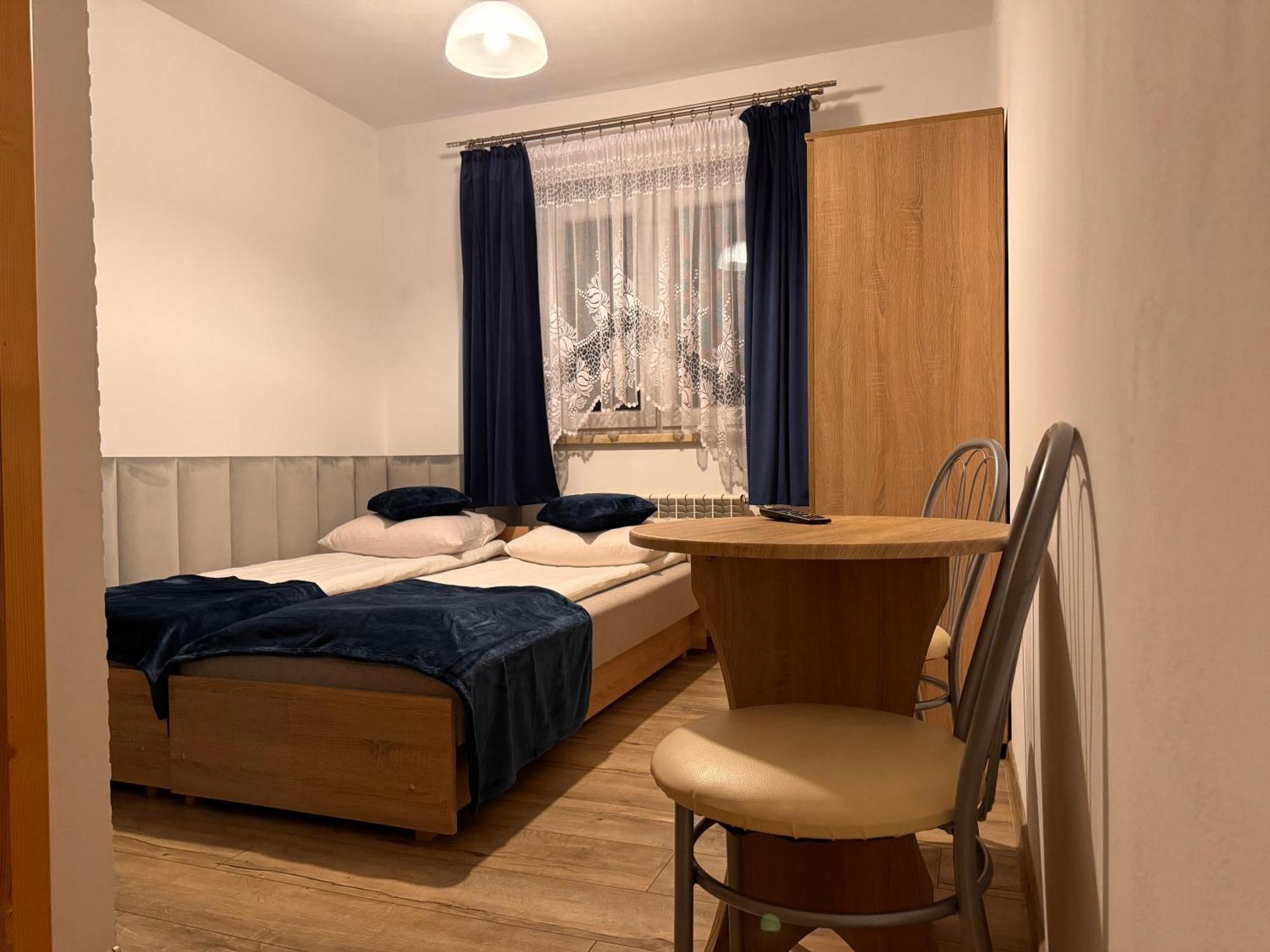 Wynajem Pokoi Stachon Apartment โปโรนิน ภายนอก รูปภาพ