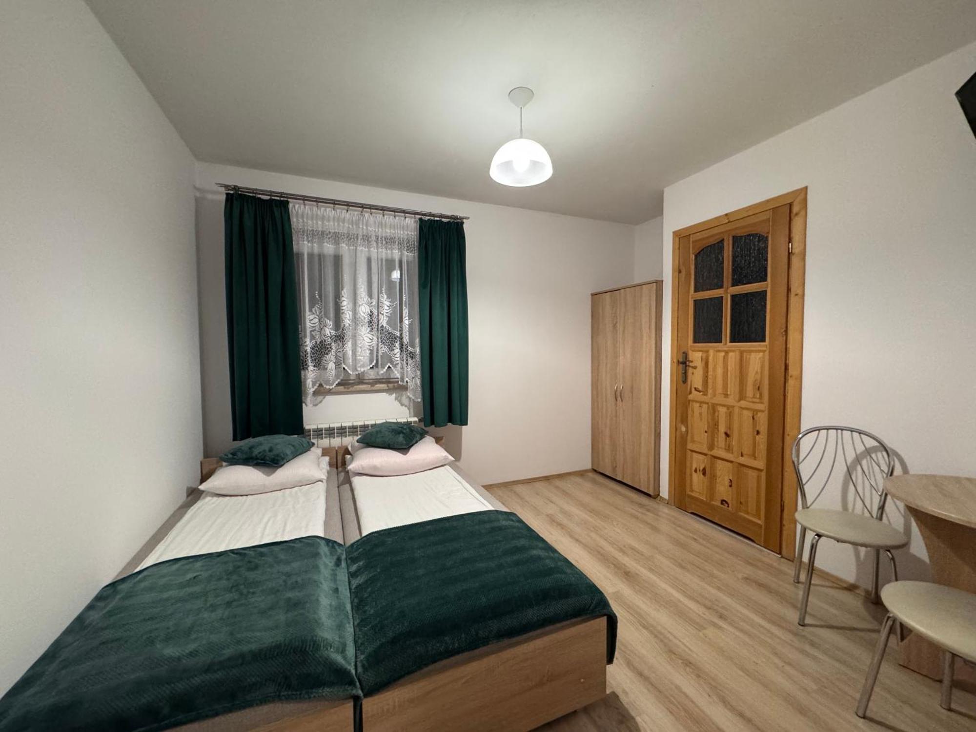 Wynajem Pokoi Stachon Apartment โปโรนิน ภายนอก รูปภาพ