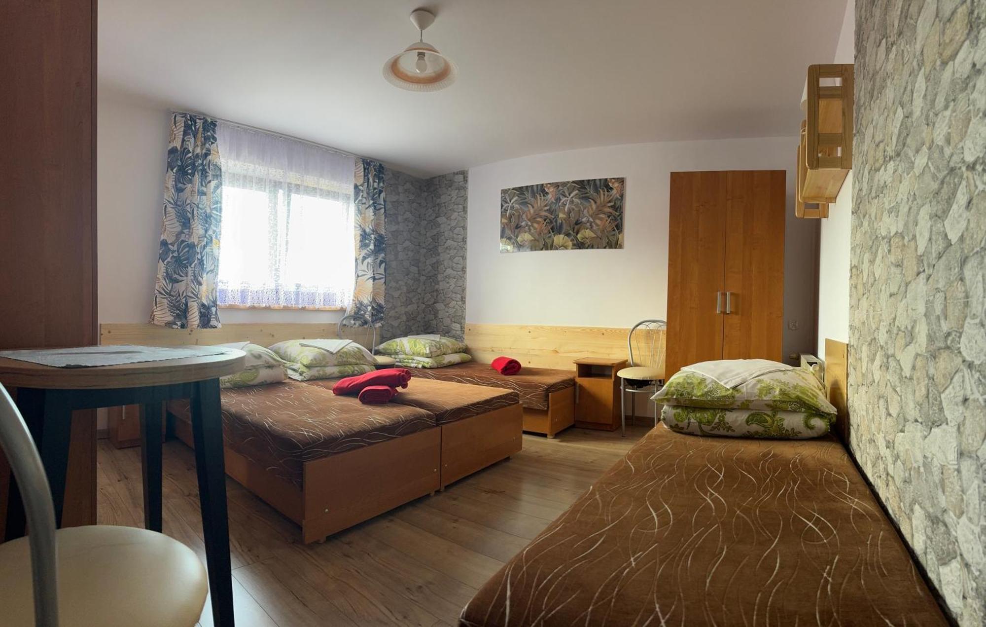 Wynajem Pokoi Stachon Apartment โปโรนิน ภายนอก รูปภาพ