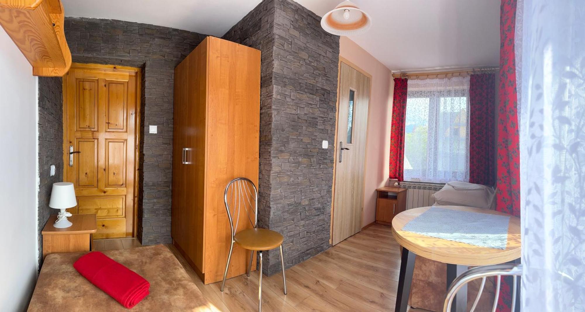 Wynajem Pokoi Stachon Apartment โปโรนิน ภายนอก รูปภาพ