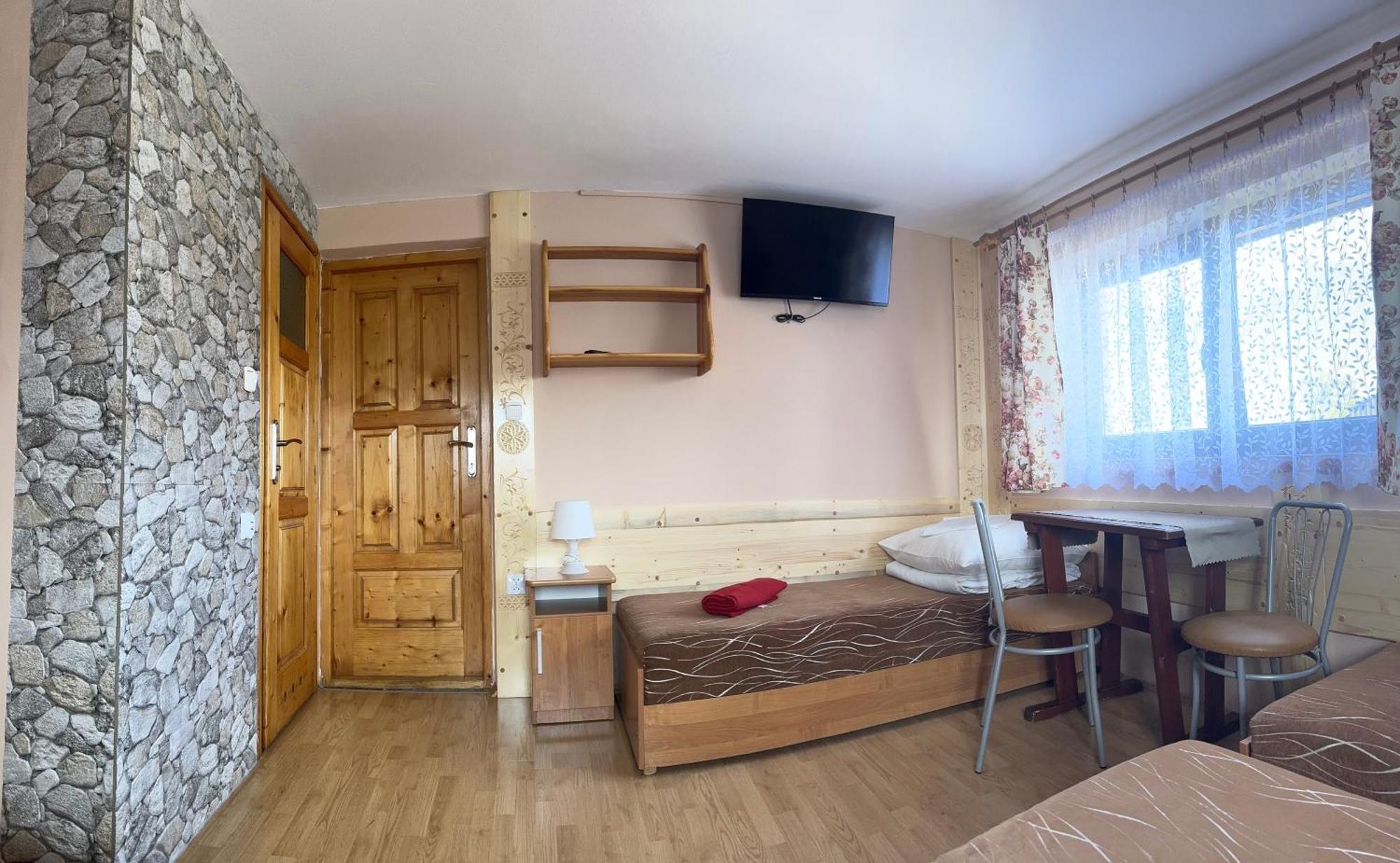 Wynajem Pokoi Stachon Apartment โปโรนิน ภายนอก รูปภาพ