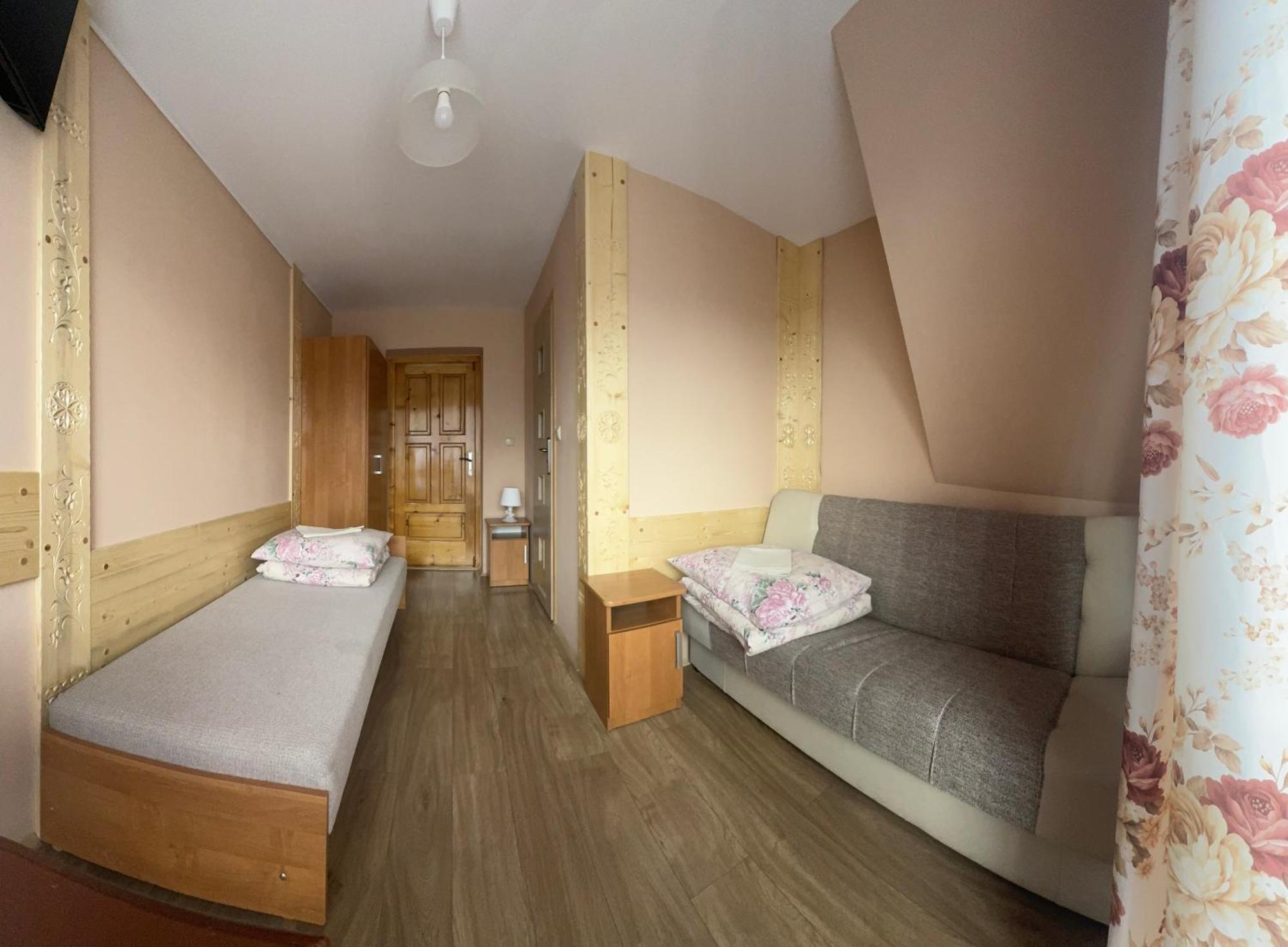Wynajem Pokoi Stachon Apartment โปโรนิน ภายนอก รูปภาพ