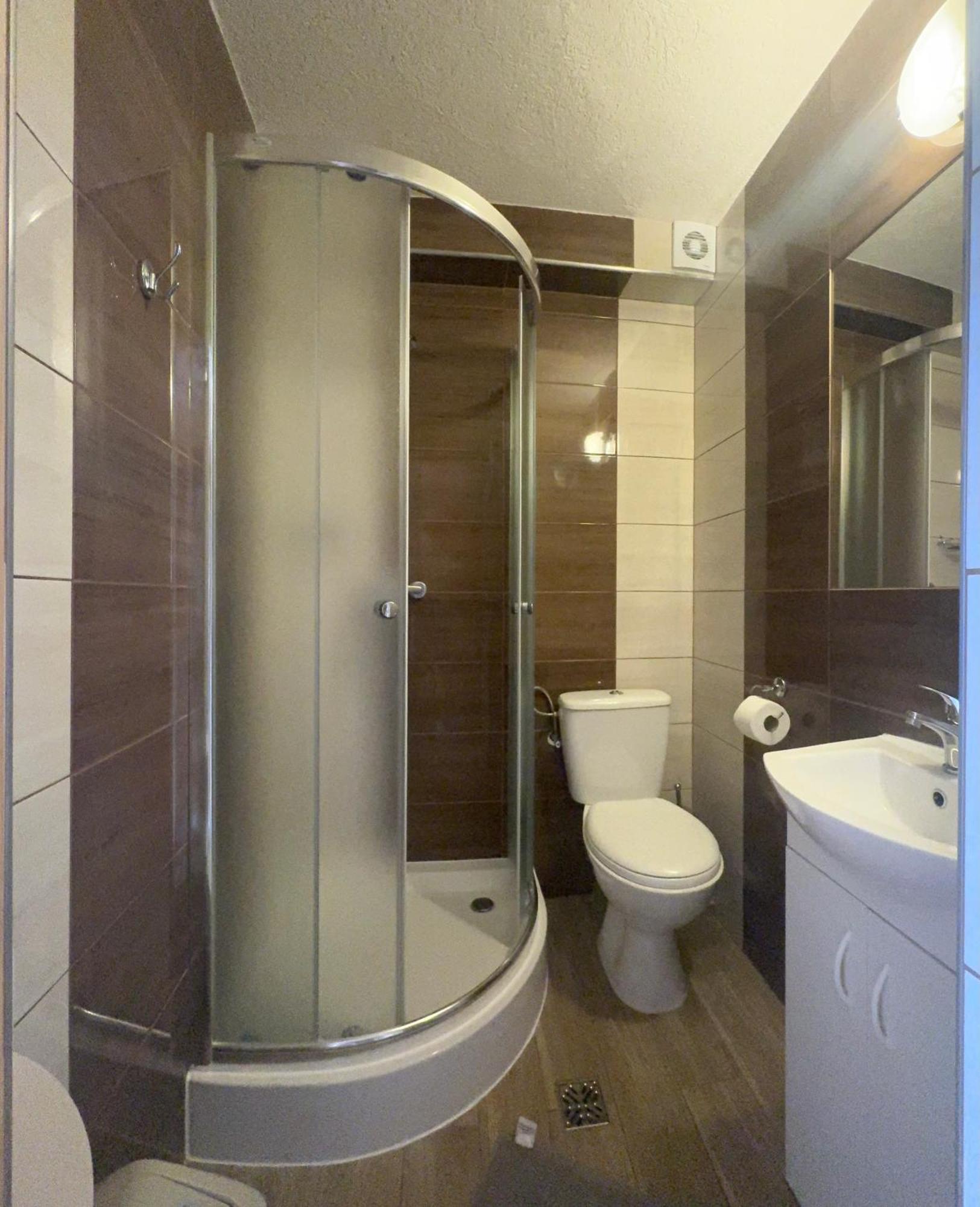 Wynajem Pokoi Stachon Apartment โปโรนิน ภายนอก รูปภาพ